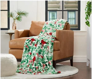 Kringle Express Oversized 60" x 80" Printed Holiday Throw - Cardinal - Picture 1 of 1