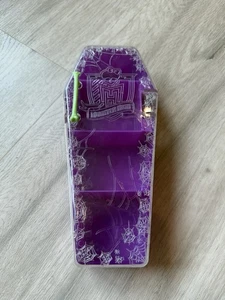 Monster High Home Ick Klassenzimmer Sarg Kühlschrank 2013 Mattel - Bild 1 von 6