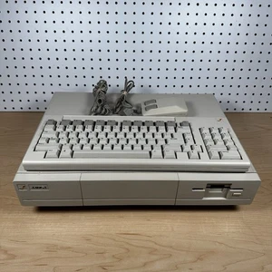 Amiga 1000 Computer w/ Amiga Keyboard & Mouse Powers On **READ** - Afbeelding 1 van 23