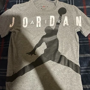 Air Jordan Youth Medium T-shirt - Picture 1 of 3