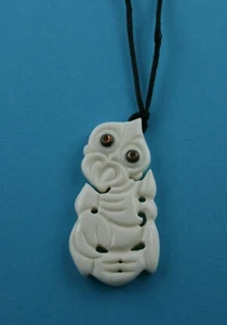 Maori Knochen Carving Hei Tiki Neuseeland - Picture 1 of 2