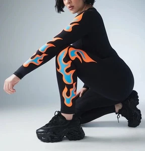 ¡¡NUEVO!!️SAVAGE x FENTY⚡️Talla Extra Pequeña Estampado Llama Atletismo Gimnasio Ejercicio NUEVO CON ETIQUETAS XS - Imagen 1 de 10