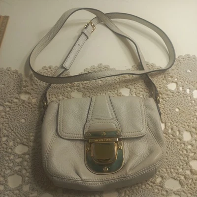 MICHAEL Michael Kors Charlton 小号金色盘子米色皮革斜挎包 — 第 1/4 张图片