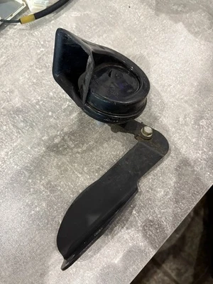 2006-2008 Mercedes-Benz E-Class E350 Low Horn Signal 703881157 OEM - Image 1 of 4