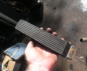 1977 Mercedes Benz 280 SE 2.8 gas pedal - Picture 1 of 4