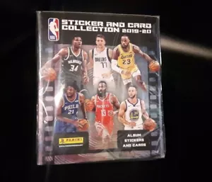 Panini NBA Adesivo e Carte Collezione 2019/20 Scatola + Album - Foto 1 di 1