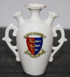 Great Yarmouth Coat of Arms Vintage Souvenir Vase Crested Ware - Picture 1 of 6