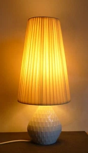 LÁMPARA DE MESA BLANCA ALBOTH & KAISER PORCELANA AÑOS 60 OP ART DESIGN - Imagen 1 de 10