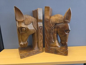 Par pesado de sujetalibros/escultura con cabeza de caballo de madera tallada a mano rústica de colección  - Imagen 1 de 6