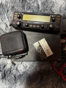 Émetteur-récepteur FM double bande ICOM IC-2720 - Photo 1/4