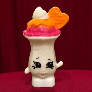 Shopkins Kinstructions Scene Pack Cupcake Cafe Suzie Sundae - Picture 1 of 6