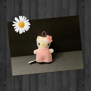 "Rara Figura de Muñeca Pequeña Adorno de Peluche Hello Kitty Sanrio 2001 La Llave de Latón 2,5" - Imagen 1 de 12