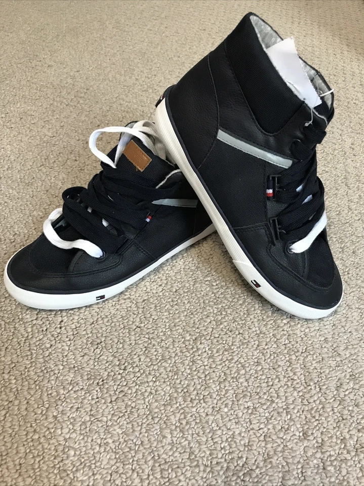 kids shoes size 3 - Image 1 of 1