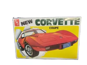 AMT NUOVA CORVETTE COUPÉ..MODELLO 1/24..T456 Kit vintage SIGILLATO IN SCATOLA.. - Foto 1 di 2