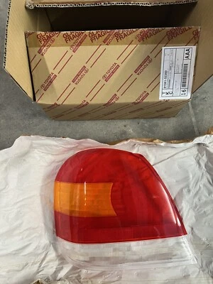 OEM TOYOTA ECHO DRIVER TAIL LAMP LENS ONLY 81561-52300 - image 1 of 4