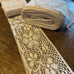 Spitze 4 Zoll breit cremeweiß Spitze 14,5 Yards plus 6 Yards Blumenmuster - Bild 1 von 3