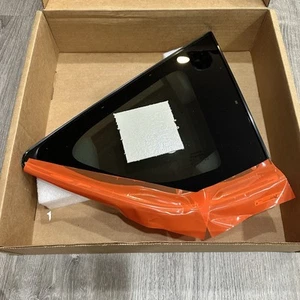 Toyota RAV4 2013-2018 pasajero cuarto trasero ventana de vidrio derecha OEM 62710-0R060 - Imagen 1 de 6