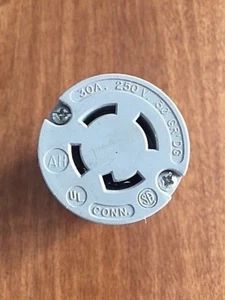 Presa rigida freccia 6524 30 A 250 V 3Ø 3 poli 4 fili blocco torsione NEMA L15-30 - Foto 1 di 3