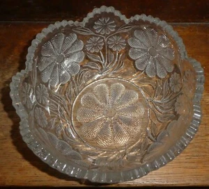 Vintage Heavy Daisy EAPG 2 Pt Pressed Glass Sawtooth Serving Bowl 8-3/4" X 5" DR - Picture 1 of 4
