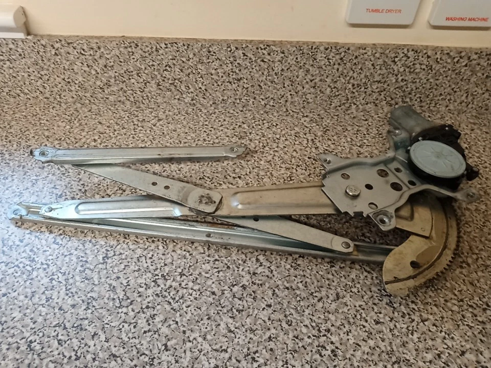 SUZUKI SX4 2010 N/S Front Passenger Electric Window Regulator 5 Door  - Image 1 of 1