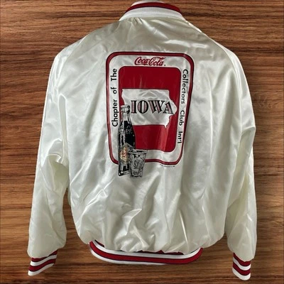 Chaqueta de satén vintage Coca Cola para hombre 2XL Iowa 1990 hecha en EE. UU. blanca años 90 retro R1 Foto 1 de 4