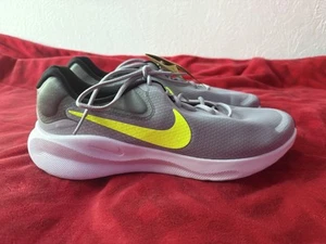 Scarpe da corsa uomo taglia 13 Nike Revolution 7 sneakers grigio lupo Volt FB2207-002 - Foto 1 di 9