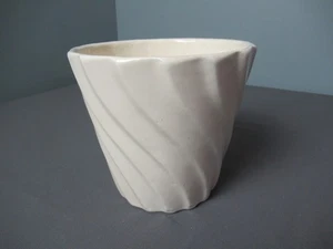 Vintage Haeger Planter - Cream - Swirl Sides - Pottery - 5 1/4" tall - j5 sb - Picture 1 of 12