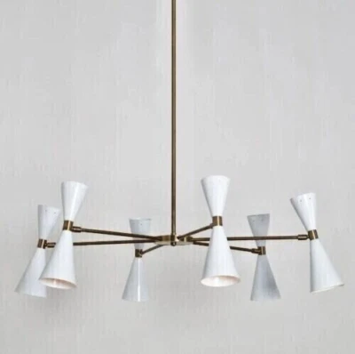 Lámpara de araña Sputnik moderna de mediados de siglo de latón con 6 tonos blancos claros Foto 1 de 3