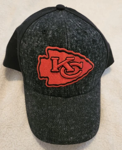 Women's Kansas City Chiefs Ball Cap NWOT Cover