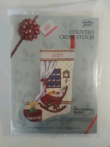 Candamar Designs Mrs Claus on Rocker - Kit de punto de cruz medias de Navidad - Nuevo - Imagen 1 de 2