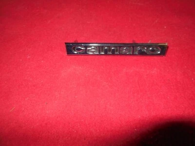 Nuevo de Lote Antiguo Chevrolet Camaro 1967 panel de cabezal tapa maletero emblema "Camaro" 3912192 GM SS Foto 1 de 4