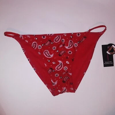 Parte inferior de bikini de natación No Boundaries XL 15 17 rojo descarado negro estampado de bandan metálico Foto 1 de 4