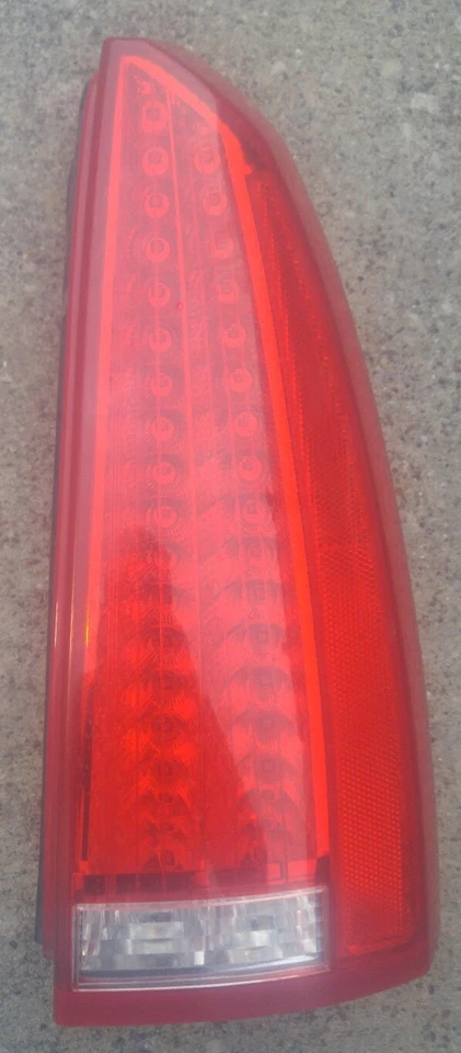 06 07 08 09 10 11 Conjunto de luz trasera derecha Cadillac DTS 15858152; 15777302 Foto 1 de 1