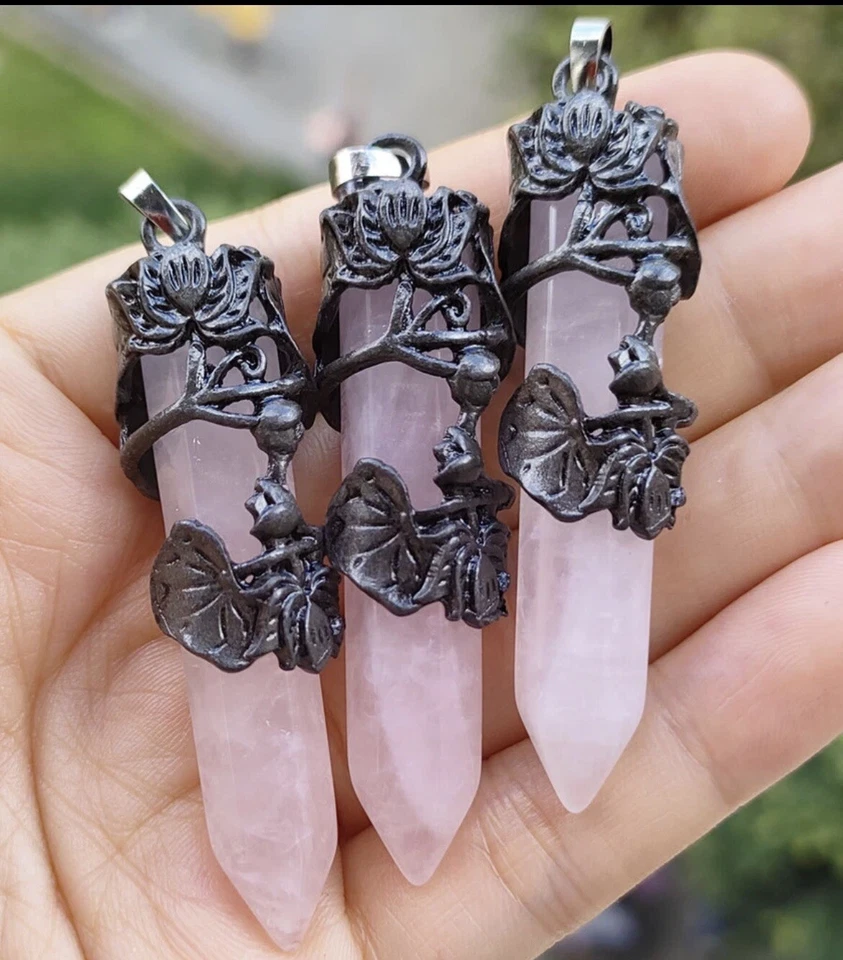 (1) Natural Rose Quartz Gems Lotus Pendant, Magic , Reiki , Healing Amulet - Image 1 of 1