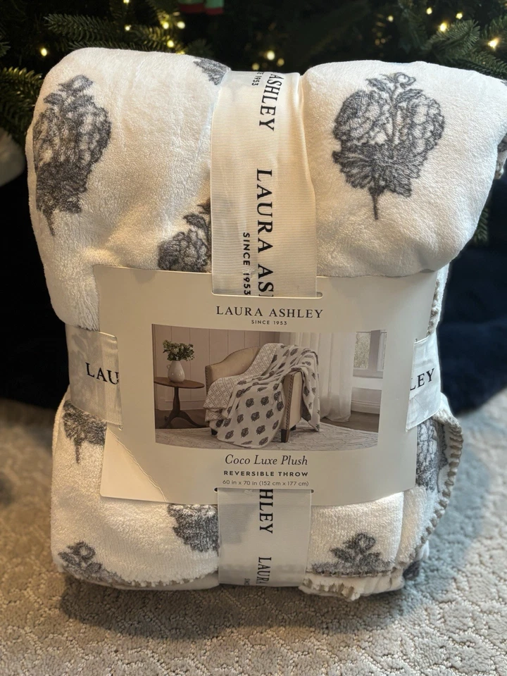 Laura Ashley Coco 奢华毛绒双面毯 | 60 英寸 x 70 | 灰色/棕色 — 第 1/1 张图片