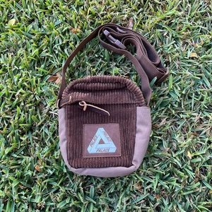 Borsa a tracolla vintage PALACE skateboard velluto a coste cordura shot bag marrone - Foto 1 di 15