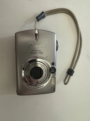 Fotocamera Digitale Canon Digital IXUS 700 7.1 Mp Compatta - Immagine 1 di 4