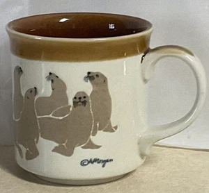 Taza de gres vintage Otagiri en relieve náutico león marino-diseño por Wendy Morgan - Imagen 1 de 10