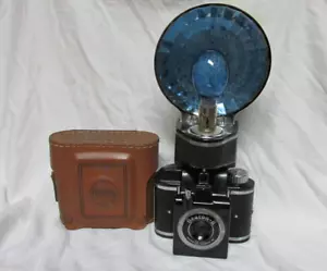 VINTAGE 1950s BEACON II CAMERA w/ FLASH & BULB - Picture 1 of 8