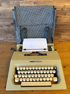 VINTAGE OLIVETTI LETTERA 25 TYPEWRITER IN ORIGINAL CARRY BAG/CASE, COLLECTABLE - Picture 1 of 16