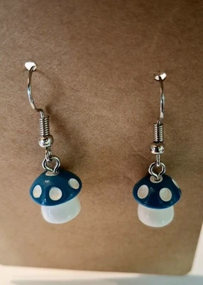 Novedad Lindo Hongo Sapo Taburete Pendientes Colgantes Boho Hippie Festival Kitsch Azul Foto 1 de 4