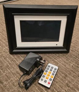 Sungale CA700 Digital Photo Frame - Picture 1 of 10