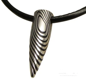 Kikuchi Herren Halskette Edelstahl Anhänger Designer-Patrone mit Lederhalsband - Bild 1 von 7