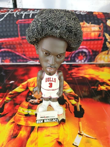 VINTAGE #3 Ben Wallace Chicago Bulls NBA Bobblehead Verizon VERY NICE #26 Cover