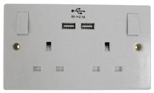 2 Gang Switched 13 Amp Mains Socket with 2 x 5 Volt 2.1 Amp USB Sockets - Picture 1 of 3