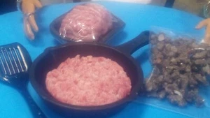 OOAK 1:6 Scale Miniature Dollhouse Food Cooking Hamburger! - Picture 1 of 5
