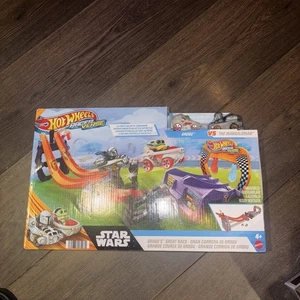 Mattel Hot wheels Racer Verse Star Wars GROGU vs THE MANDALORIAN playset NIB - Picture 1 of 6