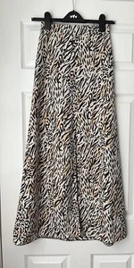 Boohoo Petite woman animal print maxi skirt front split holiday beach UK 4 - Picture 1 of 7