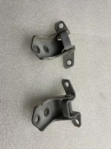 2008 MAZDA 3i FRONT RIGHT SIDE DOOR HINGE UPPER & LOWER OEM - Picture 1 of 8