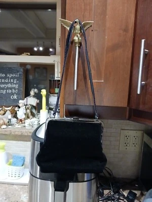 Cartera de noche de terciopelo negro Espirit años 90/Y2K de colección con cierre a presión. Foto 1 de 4